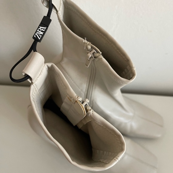 Elegant Beige Women's Boots - Picture 3 of 4